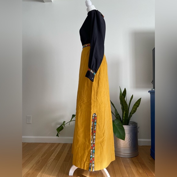 Vintage 70s Judy Bond Cottage-core Embroidered Trim Blouse & Skirt Set - Picture 4 of 10